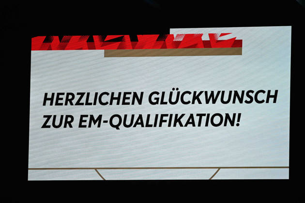 Herzlichen Glueckwunsch zur EM-Qualifikation, auf der Anzeigetafel, Feature, Randmotiv, Symbolfoto, Fussball Laenderspiel, U21, U 21 EM-Qualifikation, Deutschland - Georgien 2-0 am 06.10.2026, Schueco-Arena Bielefeld, Â