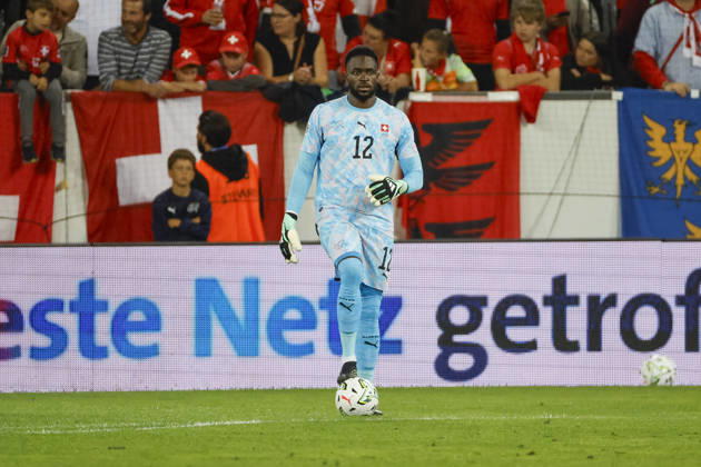 Yvon Mvogo (Schweiz, 12) am Ball , Schweiz, UEFA , Nations League, Matchday 4, Schweiz vs. Nordmazedonien, 06.10.2026, Luzern Swissporarena Schweiz Copyright: xGrantxHubbsx