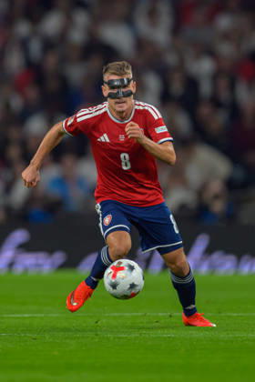 LONDON, ENGLAND OCTOBER 06 - Michal Sadílek of Czechia on the ball during the UEFA Nations League game between England and Czechia at Wembley Stadium on October 06, 2026 in London, England. (Photo by Keeran Marquis Sports Press Photo) Copyright: xKeeranxMarquis SPPx Sportspressphoto_SPR247195