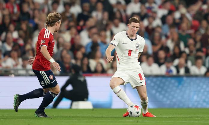 UEFA Nations League - England v Czechia LONDON, ENGLAND, OCTOBER 6: Elliot Anderson of England national team, Nationalteam on the ball during The UEFA Nations League match in Group A3 between England v Czechia at Wembley Stadium, London, England, on October 6. (Photo by Daniel Weir) London Wembley Stadium England Copyright: xDanielxWeir SportsxPressxPhotox Sportspressphoto_SPR247211