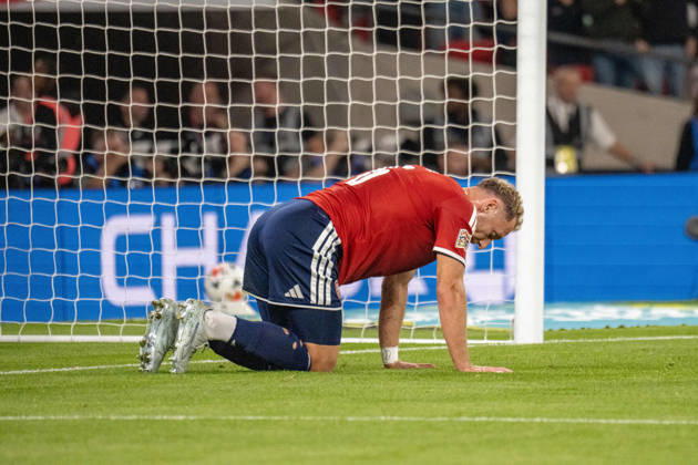 06.10.2026, xdaymx, Fussball Nations League, England - Tschechien. Vladimir Coufal (Tschechien) erzielt ein Eigentor und ist sichtbar enttäuscht. London