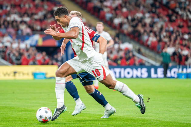 06.10.2026, xdaymx, Fussball Nations League, England - Tschechien. Jude Bellingham (England) im Zweikampf mit Vladimir Coufal (Tschechien) London