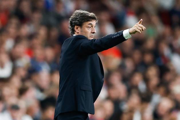 Czechia Head Coach Santi Denia gives instructions to his players England v Czechia, UEFA Nations League, Football, Wembley Stadium, London, UK - 06 Oct 2026London Wembley Stadium United Kingdom  Copyright: xMattxImpey Shutterstockx 17188908cg