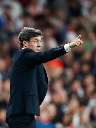 Czechia Head Coach Santi Denia gives instructions to his players England v Czechia, UEFA Nations League, Football, Wembley Stadium, London, UK - 06 Oct 2026London Wembley Stadium United Kingdom  Copyright: xMattxImpey Shutterstockx 17188908ci