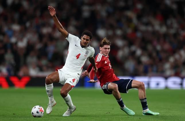 Jarell Quansah of England with Ryan Naderi of Czechia England v Czech Republic - UEFA Nations League - League A - Group 3. Football. Wembley Stadium, London, UK. 6 OCT 2026Wembley Wembley Stadium LONDON United Kingdom  Copyright: xJASONPIX Shutterstockx 17189001ad