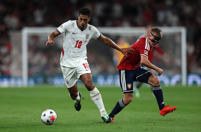 Jude Bellingham of England with Michal Sadilek of Czechia England v Czech Republic - UEFA Nations League - League A - Group 3. Football. Wembley Stadium, London, UK. 6 OCT 2026Wembley Wembley Stadium LONDON United Kingdom  Copyright: xJASONPIX Shutterstockx 17189001s