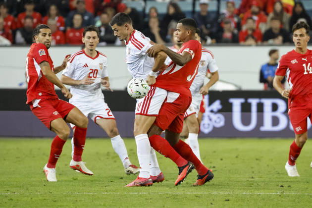 Elmin Rastoder (Nordmazedonien, 11) und Manuel Akanji (Schweiz, 05) im Zweikampf , Schweiz, UEFA , Nations League, Matchday 4, Schweiz vs. Nordmazedonien, 06.10.2026, Luzern Swissporarena Schweiz Copyright: xGrantxHubbsx