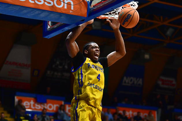 FIBA Basketball Champions League, Peristeri Betsson vs BMA365 Bamberg Baskets - Omar Payne of Peristeri Betsson in action during the FIBA Basketball Champions League regular season basketball match between Peristeri Betsson vs BMA365 Bamberg Baskets in Athens, Greece, 6 October 2026. IMAGO ONE INCH PRODUCTIONS ATHENS Greece Copyright: xOnexInchxProductionsx 7111398