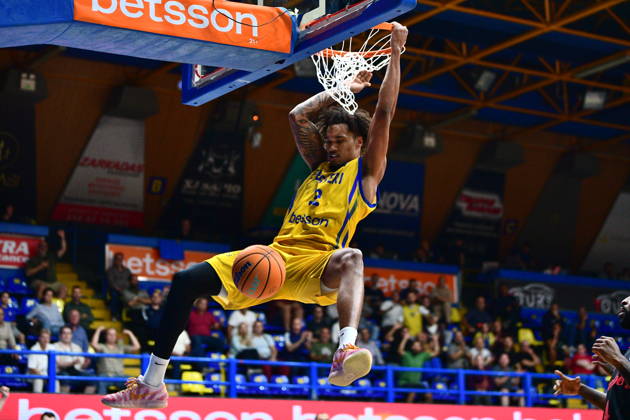 FIBA Basketball Champions League, Peristeri Betsson vs BMA365 Bamberg Baskets - Tytan Anderson of Peristeri Betsson in action during the FIBA Basketball Champions League regular season basketball match between Peristeri Betsson vs BMA365 Bamberg Baskets in Athens, Greece, 6 October 2026. IMAGO ONE INCH PRODUCTIONS ATHENS Greece Copyright: xOnexInchxProductionsx 7111408
