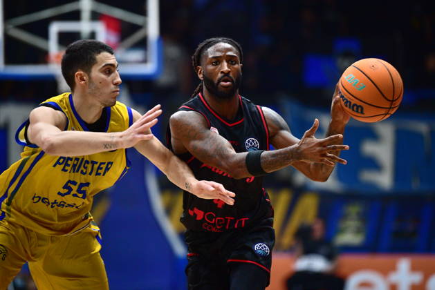 FIBA Basketball Champions League, Peristeri Betsson vs BMA365 Bamberg Baskets - Alexandros Nikolaidis of Peristeri Betsson in action against Jordan Jones of BMA365 Bamberg Baskets during the FIBA Basketball Champions League regular season basketball match between Peristeri Betsson vs BMA365 Bamberg Baskets in Athens, Greece, 6 October 2026. IMAGO ONE INCH PRODUCTIONS ATHENS Greece Copyright: xOnexInchxProductionsx 7111432