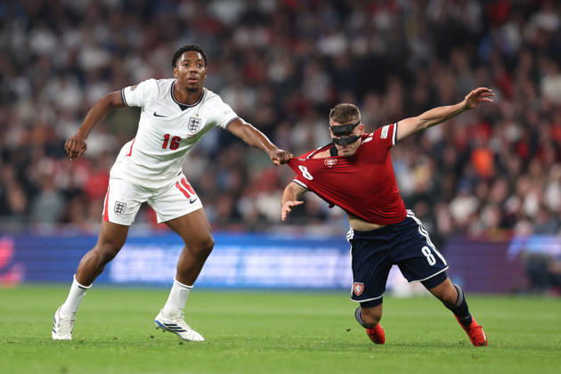 England v Czechia 06 October 2026, London - International Football - UEFA Nations League - England v Czechia - Myles Lewis-Skelly of England pulls the shirt of Michal Sadilek of Czechia - Photo: Charlotte Wilson Offside. London UK Copyright: xCharlottexWilsonx xOffsidexOffside