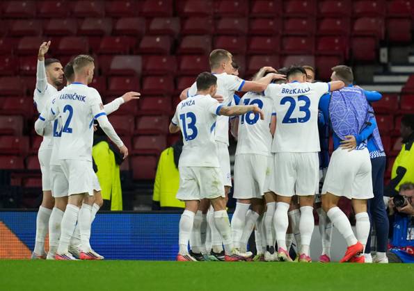 Aljosa Matko of Slovenia celebrates with team mates after scoring to tie the game 1-1. Scotland v Slovenia, Football, UEFA Nation s League, Group B1, Hampden Park, Glasgow, UK, Hampden Park, Glasgow, Scotland, Scotland, UK - 06 Oct 2026Glasgow Hampden Park Scotland United Kingdom Copyright: xStuartxWallace Shutterstockx 17189021ad