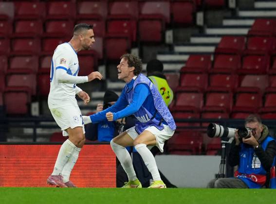 Aljosa Matko of Slovenia celebrates with team mates after scoring to tie the game 1-1. Scotland v Slovenia, Football, UEFA Nation s League, Group B1, Hampden Park, Glasgow, UK, Hampden Park, Glasgow, Scotland, Scotland, UK - 06 Oct 2026Glasgow Hampden Park Scotland United Kingdom Copyright: xStuartxWallace Shutterstockx 17189021ag