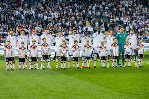 Die Spieler von Deutschland U21, U 21 waehrend der Nationalhymne GER, Deutschland (GER) vs. Georgien (GEO), Fussball, UEFA U21 EM-Qualifikation, Gruppe F, 13. Spieltag, Spielzeit 2026 2027, 06.10.2026 GER, Deutschland (GER) vs. Georgien (GEO), Fussball, UEFA U21 EM-Qualifikation, Gruppe F, 13. Spieltag, Spielzeit 2026 2027, 06.10.2026 Bielefeld Copyright: xEibner-Pressefoto JanxRollingerx EP_JSK