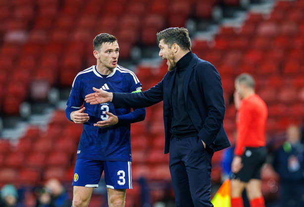 06.10.2026 Scotland v Slovenia, UEFA Nations League, League B Group 1 : Seb Pocognoli and Andy Robertson have touchline disagreement Copyright: xKennyxRamsay.Scotlandx NINTCHDBPICT001113852664