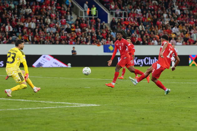 Luzern, Switzerland - October 06: Dan Ndoye (11 SUI) scored against Goalkeeper Stole Dimitrievski (23 MKD) during the UEFA Nations League match between Switzerland and North Macedonia at thermoplan arena on October 06, 2026 in Luzern, Switzerland. Copyright: xKjetilxWaberx xSPPx Sportspressphoto_SPR247352