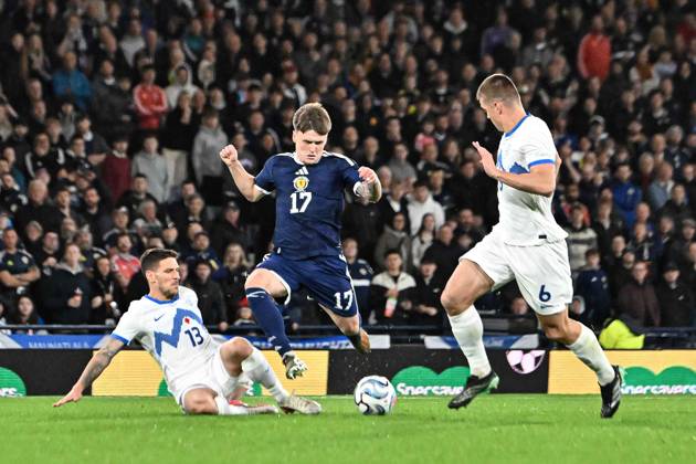 Scotland v Slovenia UEFA Nations League Ben Gannon-Doak of Scotland and Erik Janza and Jaka Bijol of Slovenia during the UEFA Nations League match at Barclays Hampden, Glasgow 06 10 2026 UK Newspapers OUT Copyright: xJamiexJohnstonx FIL-24032-0099