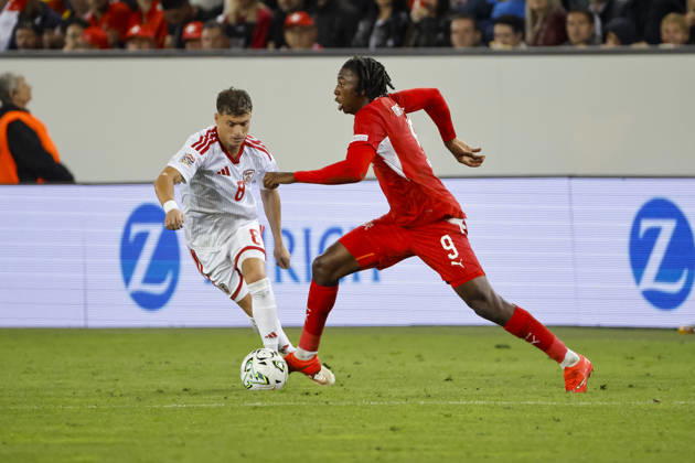 Ezgjan Alioski (Nordmazedonien, 08) und Johan Manzambi (Schweiz, 09) im Laufduell , Schweiz, UEFA , Nations League, Matchday 4, Schweiz vs. Nordmazedonien, 06.10.2026, Luzern Swissporarena Schweiz Copyright: xGrantxHubbsx