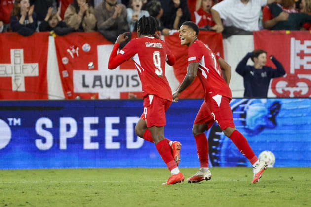 Torjubel Schweiz beim 2:0 durch Johan Manzambi (Schweiz, 09), Freude, Begeisterung, positive Emotionen, Torerfolg, mit Sascha Britschgi (Schweiz, 2) , Schweiz, UEFA , Nations League, Matchday 4, Schweiz vs. Nordmazedonien, 06.10.2026, Luzern Swissporarena Schweiz Copyright: xGrantxHubbsx