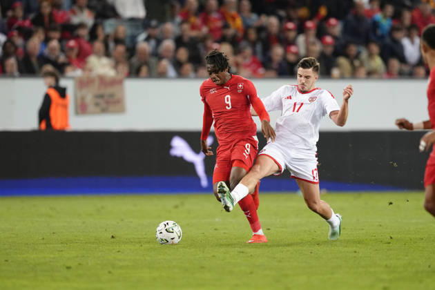 Luzern, Switzerland - October 06: Johan Manzambi (9 SUI) against Azer Omeragikj (17 MKD) during the UEFA Nations League match between Switzerland and North Macedonia at thermoplan arena on October 06, 2026 in Luzern, Switzerland. Copyright: xKjetilxWaberx xSPPx Sportspressphoto_SPR247377