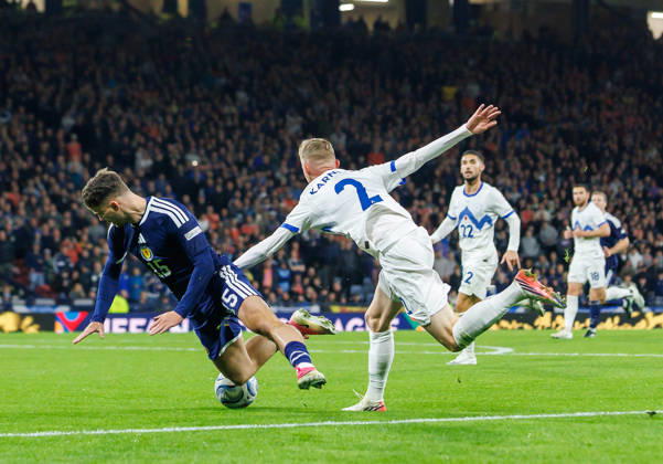 06.10.2026 Scotland v Slovenia, UEFA Nations League, League B Group 1 : Josh McPake goes down but no penalty Copyright: xKennyxRamsay.Scotlandx NINTCHDBPICT001113854298