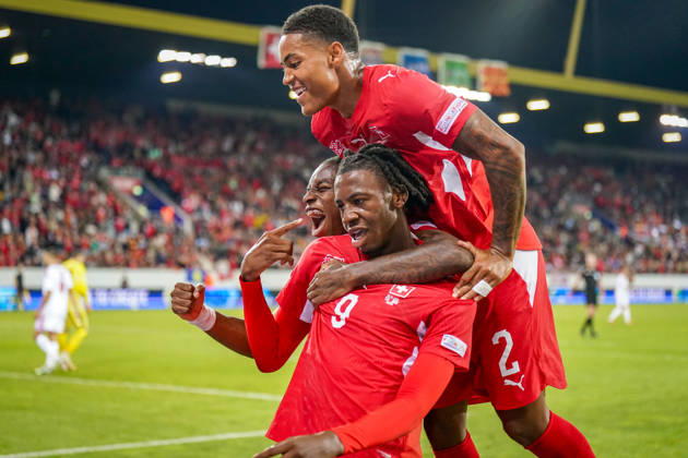 Fussball UEFA Nations League 2026 - 2027, 4. Spieltag - Schweiz vs Nordmazedonien - Thermoplan Arena (Luzern): Tor und Torjubel zum 2:0 durch Johan Manzambi (Schweiz, 9) Freude, Emotionen, Jubel Winsley Boteli (Schweiz, 19) Sascha Britschgi (Schweiz, 2) Copyright: xJOERANxSTEINSIEKx