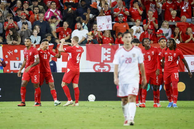 Torjubel Schweiz beim 3:0 durch Dan Ndoye (Schweiz, 11), Freude, Begeisterung, positive Emotionen, Torerfolg , Schweiz, UEFA , Nations League, Matchday 4, Schweiz vs. Nordmazedonien, 06.10.2026, Luzern Swissporarena Schweiz Copyright: xGrantxHubbsx