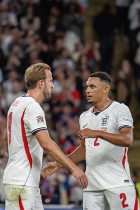 06.10.2026, xdaymx, Fussball Nations League, England - Tschechien. Harry Kane (England) wird nach dem 2:0 von seiner Mannschaft gefeiert. London