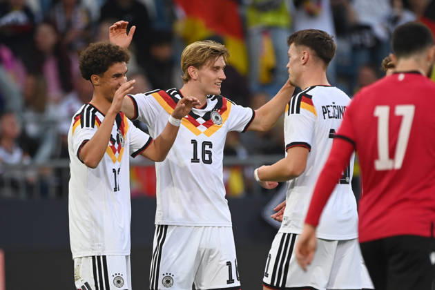 Noah DARVICH (GER) jubelt nach seinem Tor zum 1-0, Jubel, jubeln, Freude, cheers, Das Tor wird spaeter Dzenan PEJCINOVIC (GER) zugeschrieben, hier mit Aljoscha KEMLEIN (GER) und Dzenan PEJCINOVIC (GER) Fussball Laenderspiel, U21, U 21 EM-Qualifikation, Deutschland - Georgien 2-0 am 06.10.2026, Schueco-Arena Bielefeld, Â