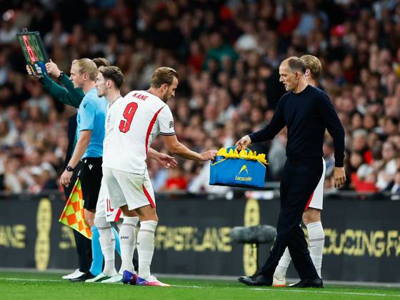 England Head Coach Thomas Tuchel offers Harry Kane of England refreshments England v Czechia, UEFA Nations League, Football, Wembley Stadium, London, UK - 06 Oct 2026London Wembley Stadium United Kingdom  Copyright: xMattxImpey Shutterstockx 17188908fm