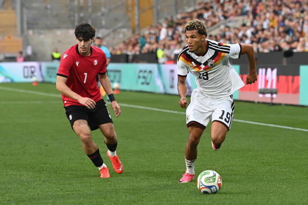 Paris BRUNNER (GER) gegen Vakhtang Salia (GEO) Aktion, Zweikampf, Fussball Laenderspiel, U21, U 21 EM-Qualifikation, Deutschland - Georgien 2-0 am 06.10.2026, Schueco-Arena Bielefeld, Â