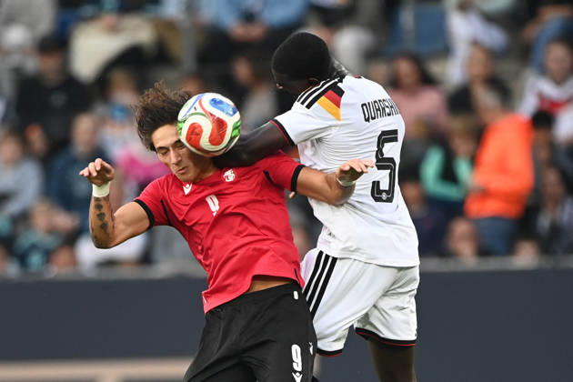 Yoshua QUARSHIE (GER) gegen Diego Deisadze (GEO) Kopfball, Kopfballduell, Fussball Laenderspiel, U21, U 21 EM-Qualifikation, Deutschland - Georgien 2-0 am 06.10.2026, Schueco-Arena Bielefeld, Â