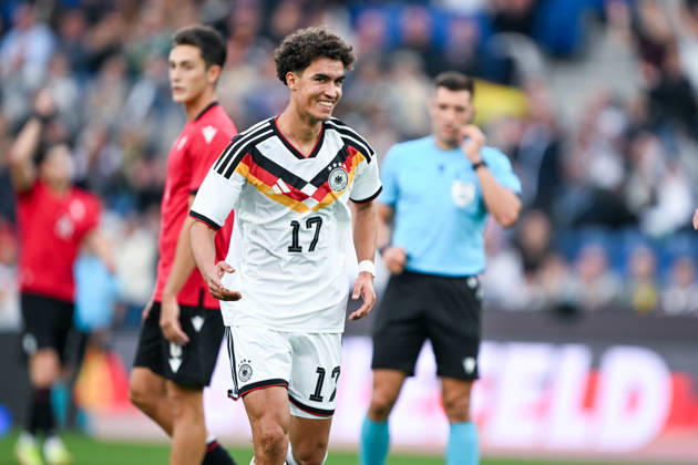 U21, U 21 Laenderspiel - 26 27 - Deutschland - Georgien am 06.10.2026 in der SchücoArena in Bielefeld Jubel, Torjubel, Torschuetze, Torschütze Noah Darvich (Deustchland) jubelt nach seinem Tor zum 1:0.