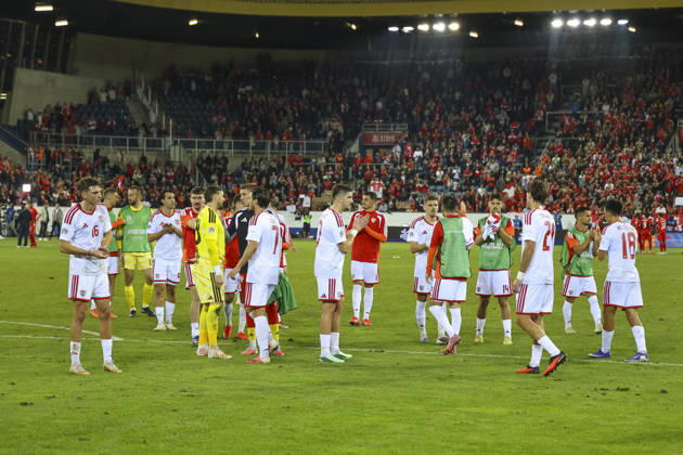 Nordmazedonien nach dem Spiel bei den Fans , Schweiz, UEFA , Nations League, Matchday 4, Schweiz vs. Nordmazedonien, 06.10.2026, Luzern Swissporarena Schweiz Copyright: xGrantxHubbsx