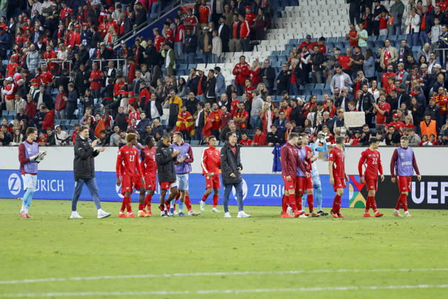 Schweiz nach dem Spiel bei den Fans , Schweiz, UEFA , Nations League, Matchday 4, Schweiz vs. Nordmazedonien, 06.10.2026, Luzern Swissporarena Schweiz Copyright: xGrantxHubbsx