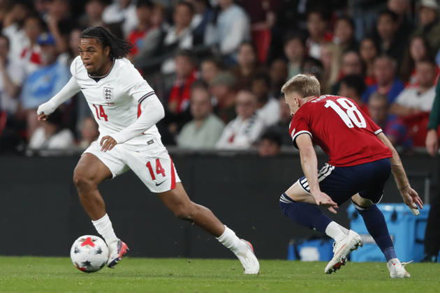 England v Czechia UEFA Nations League Rio Ngumoha of England and Matej Radosta of Czechia in action during the UEFA Nations League match at Wembley Stadium, London 06 10 2026 UK Newspapers OUT Copyright: xPaulxChestertonx FIL-24030-0063