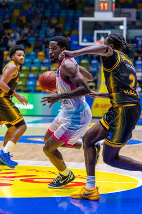 FRANKFURT AM MAIN, GERMANY - OCTOBER 6: William Christmas (Skyliners Frankfurt, 8) with ball during the BKT EuroCup 2026 27, match between Frankfurt Skyliners vs. BC Siauliai at Suewag Energie Arena on October 6, 2026 in Frankfurt am Main, Germany. Hessen Germany Copyright: xBEAUTIFULxSPORTS Freudensteinx