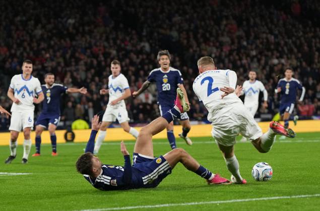 Josh McPake of Scotland challenged on the edge of the Slovenia penalty area by Zan Karnicnik of Slovenia Scotland v Slovenia, Football, UEFA Nation s League, Group B1, Hampden Park, Glasgow, UK, Hampden Park, Glasgow, Scotland, Scotland, UK - 06 Oct 2026Glasgow Hampden Park Scotland United Kingdom Copyright: xStuartxWallace Shutterstockx 17189021be