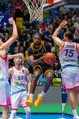 FRANKFURT AM MAIN, GERMANY - OCTOBER 6: Cedric Henderson (BC Siauliai, 2) with ball during the BKT EuroCup 2026 27, match between Frankfurt Skyliners vs. BC Siauliai at Suewag Energie Arena on October 6, 2026 in Frankfurt am Main, Germany. Hessen Germany Copyright: xBEAUTIFULxSPORTS Freudensteinx