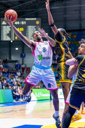 FRANKFURT AM MAIN, GERMANY - OCTOBER 6: William Christmas (Skyliners Frankfurt, 8) with ball during the BKT EuroCup 2026 27, match between Frankfurt Skyliners vs. BC Siauliai at Suewag Energie Arena on October 6, 2026 in Frankfurt am Main, Germany. Hessen Germany Copyright: xBEAUTIFULxSPORTS Freudensteinx