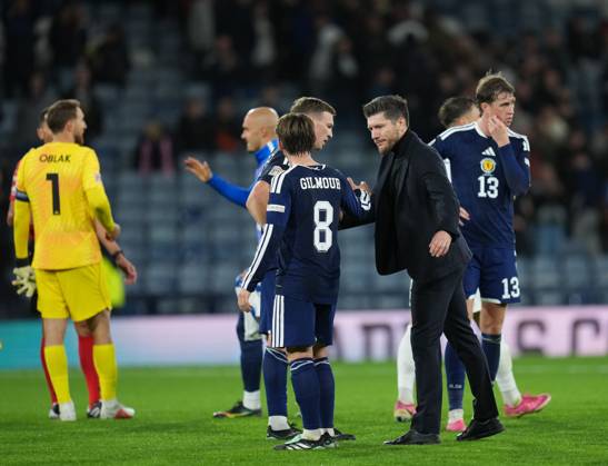 Billy Gilmour of Scotland and team mates with Scotland Manager Sebastien Pocognoli at full-time. Final score Scotland 1 Slovenia 2. Scotland v Slovenia, Football, UEFA Nation s League, Group B1, Hampden Park, Glasgow, UK, Hampden Park, Glasgow, Scotland, Scotland, UK - 06 Oct 2026Glasgow Hampden Park Scotland United Kingdom Copyright: xStuartxWallace Shutterstockx 17189021cn