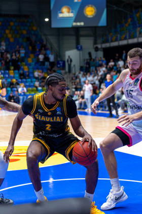 FRANKFURT AM MAIN, GERMANY - OCTOBER 6: Cedric Henderson (BC Siauliai, 2) with ball during the BKT EuroCup 2026 27, match between Frankfurt Skyliners vs. BC Siauliai at Suewag Energie Arena on October 6, 2026 in Frankfurt am Main, Germany. Hessen Germany Copyright: xBEAUTIFULxSPORTS Freudensteinx