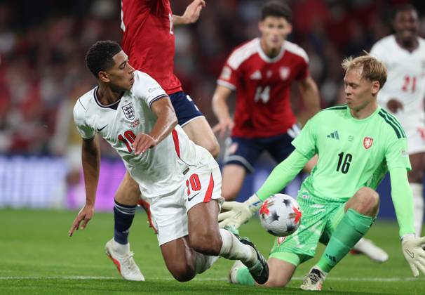 UEFA Nations League - England v Czechia LONDON, ENGLAND, OCTOBER 6: Jude Bellingham of England national team, Nationalteam has a back heel effort on goal saved Lukas Hornicek of Czechia National Team during The UEFA Nations League match in Group A3 between England v Czechia at Wembley Stadium, London, England, on October 6. (Photo by Daniel Weir) London Wembley Stadium England Copyright: xDanielxWeir SportsxPressxPhotox Sportspressphoto_SPR247467