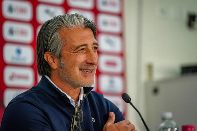 Fussball UEFA Nations League 2026 - 2027, 4. Spieltag - Schweiz vs Nordmazedonien - Thermoplan Arena (Luzern): Murat Yakin (Schweiz, Trainer) Pressekonferenz, Medien, Mimik, Gesichtsausdruck, Emotion Copyright: xJOERANxSTEINSIEKx