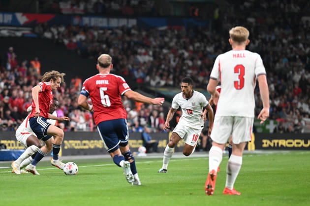 Alex Kral of Czechia with the ball as Jude Bellingham of England closes during the Nations League match between England and Czechia at Wembley Stadium, London, England on 6 October 2026. Copyright: xPhilxHutchinsonx 45480037