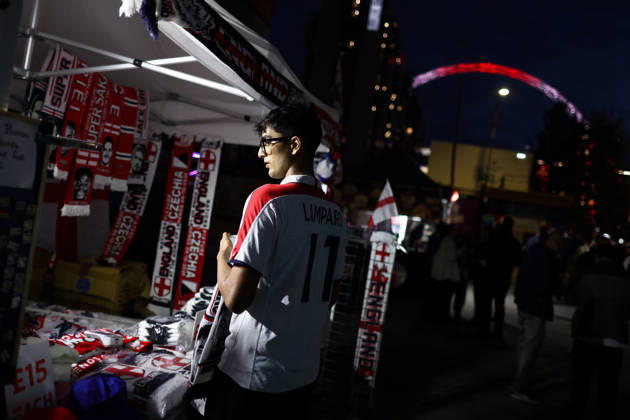 England v Czech Republic 06 October 2026, London - UEFA Nations League - England v Czech Republic - A fan buys some England merch outside Wembley Stadium - Photo: Jacques Feeney Offside. London UK Copyright: xJacquesxFeeneyx xOffsidexOffside