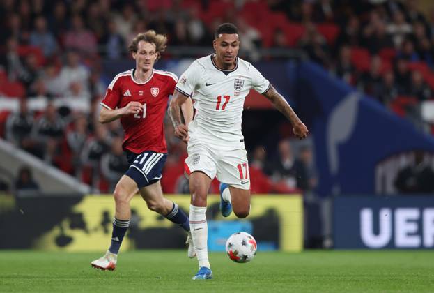UEFA Nations League - England v Czechia LONDON, ENGLAND, OCTOBER 6: Morgan Rogers of England national team, Nationalteam battles for the ball with Alex Kral of Czechia National Team during The UEFA Nations League match in Group A3 between England v Czechia at Wembley Stadium, London, England, on October 6. (Photo by Daniel Weir) London Wembley Stadium England Copyright: xDanielxWeir SportsxPressxPhotox Sportspressphoto_SPR247617