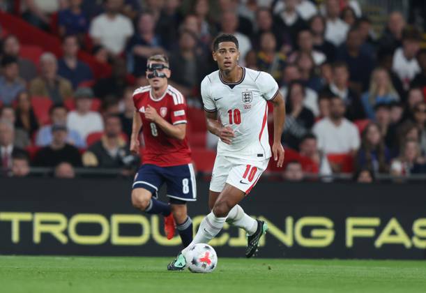 UEFA Nations League - England v Czechia LONDON, ENGLAND, OCTOBER 6: Jude Bellingham of England national team, Nationalteam on the ball during The UEFA Nations League match in Group A3 between England v Czechia at Wembley Stadium, London, England, on October 6. (Photo by Daniel Weir) London Wembley Stadium England Copyright: xDanielxWeir SportsxPressxPhotox Sportspressphoto_SPR247613
