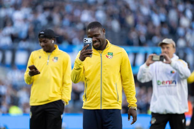 BUENOS AIRES, ARGENTINA - OCTOBER 06: Benin players take photos of fans before the International Friendly, Länderspiel, Nationalmannschaft football match between Argentina and Benin at Estadio Monumental Antonio V. Liberti on October 06, 2026 in Buenos Aires, Argentina. Lionel Messi is making his final appearance for Argentina following his announcement of international retirement. (Photo by Richard Callis Sports Press Photo) Copyright: xRichardxCallis SportsxPressxPhotox Sportspressphoto_SPR247631