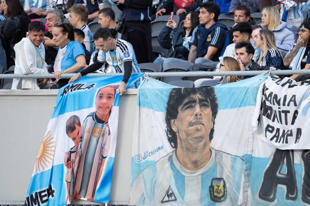 BUENOS AIRES, ARGENTINA - OCTOBER 06: Fans of Argentina cheer in the stands prior the International Friendly, Länderspiel, Nationalmannschaft football match between Argentina and Benin at Estadio Monumental Antonio V. Liberti on October 06, 2026 in Buenos Aires, Argentina. Lionel Messi is making his final appearance for Argentina following his announcement of international retirement. (Photo by Richard Callis Sports Press Photo) Copyright: xRichardxCallis SportsxPressxPhotox Sportspressphoto_SPR247632